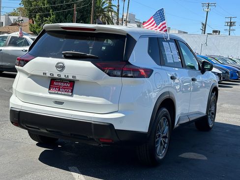 Used 2024 Nissan Rogue S FWD image 7