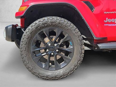 Used 2022 Jeep Wrangler Unlimited Sahara AWD/4WD image 20