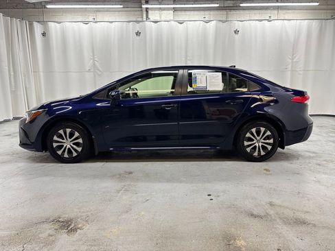 Used 2022 Toyota Corolla LE image 2