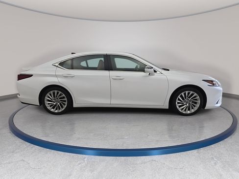 Used 2022 Lexus ES 350 Ultra Luxury w/ Accessory Package 2 FWD image 4