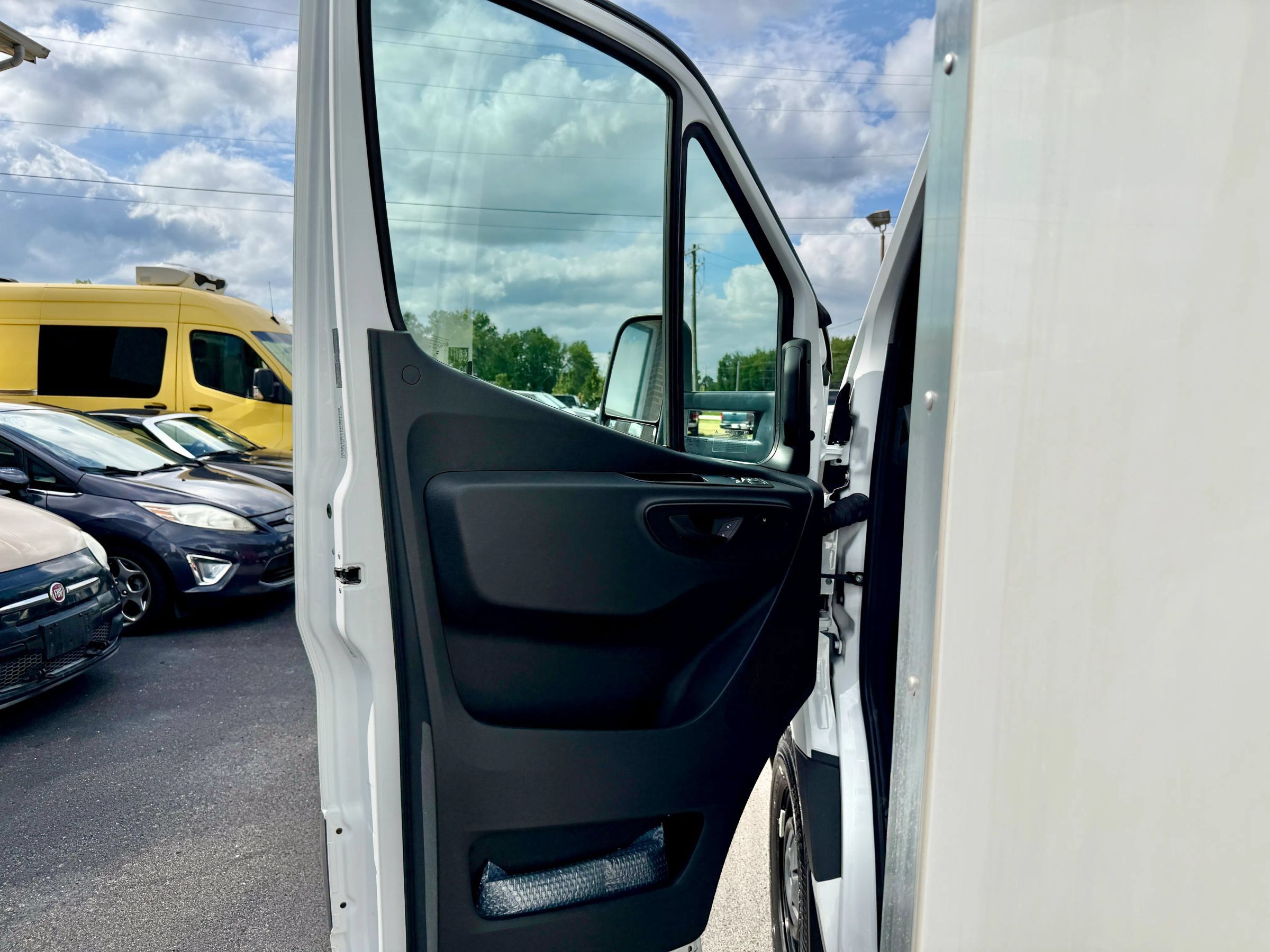 Used 2024 Mercedes-Benz Sprinter 3500 w/ Acoustic Package image 8