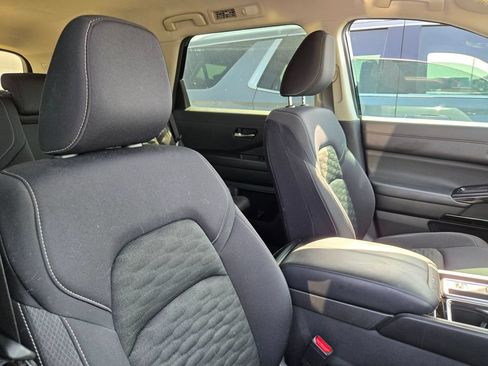 Used 2022 Nissan Pathfinder SV FWD image 13