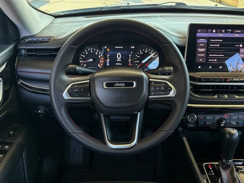 Used 2022 Jeep Compass Trailhawk AWD/4WD image 17