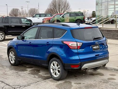 Used 2018 Ford Escape SE w/ SE Sync 3 Package image 4
