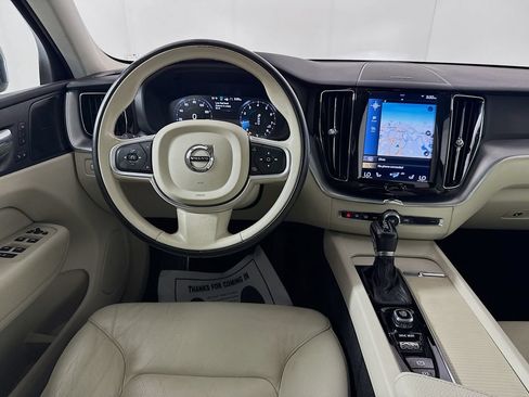 Used 2019 Volvo XC60 T5 Momentum w/ Multimedia Package AWD/4WD image 28