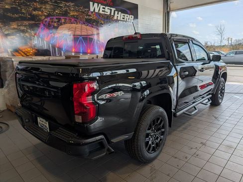 Used 2025 Chevrolet Colorado W/T w/ WT Custom Package image 8