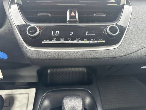 Used 2020 Toyota Corolla LE FWD image 21