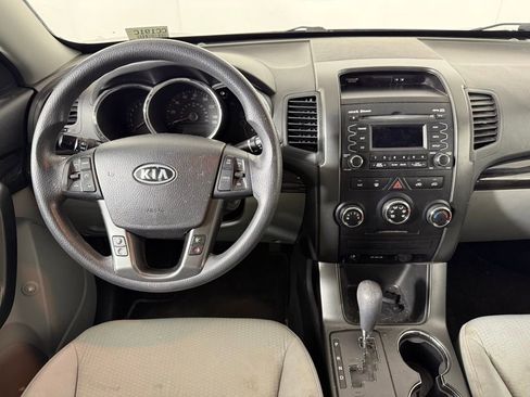 Used 2011 Kia Sorento LX image 3
