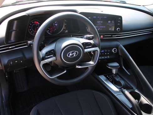 Used 2023 Hyundai Elantra SEL FWD image 11