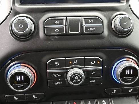 Used 2022 Chevrolet Silverado 2500 LT w/ Convenience Package image 26