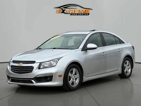 Used 2015 Chevrolet Cruze LT w/ Sun And Sound Package FWD image 2