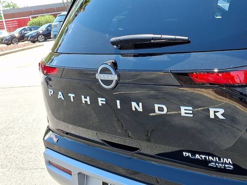 Used 2025 Nissan Pathfinder Platinum w/ Cargo Package AWD/4WD image 32