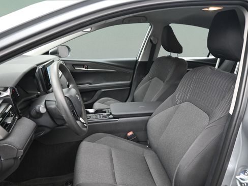 Used 2025 Toyota Camry LE FWD image 33