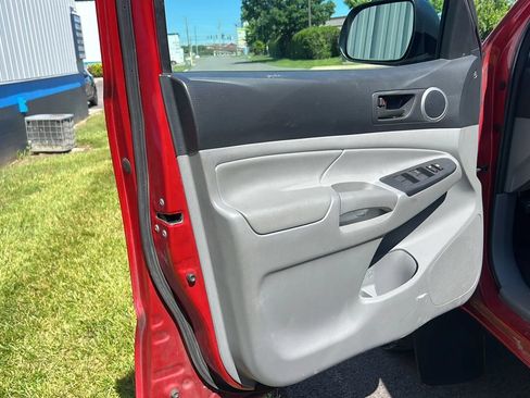 Used 2012 Toyota Tacoma 4x4 Double Cab w/ TRD Off-Road Pkg image 9