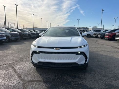 New 2026 Chevrolet Equinox EV LT image 8