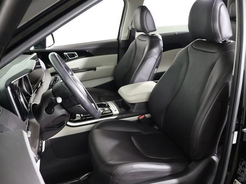 Certified 2024 Kia Carnival EX FWD image 31