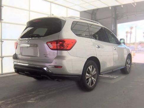 Used 2019 Nissan Pathfinder SL AWD/4WD image 4
