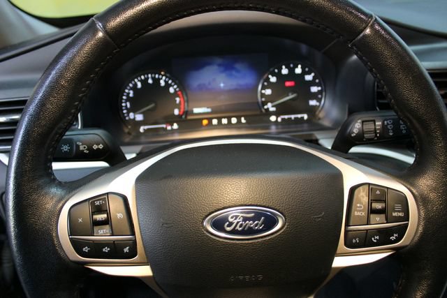 Used 2022 Ford Explorer XLT w/ Equipment Group 202A AWD/4WD image 17
