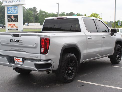 Used 2022 GMC Sierra 1500 Elevation w/ LPO, Elevation Black Package AWD/4WD image 6