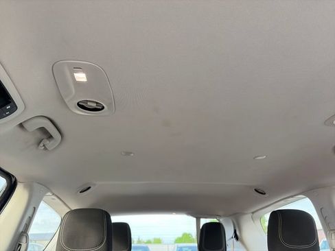 Used 2022 Chrysler Voyager LX FWD image 24