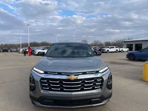 New 2026 Chevrolet Equinox LT image 2