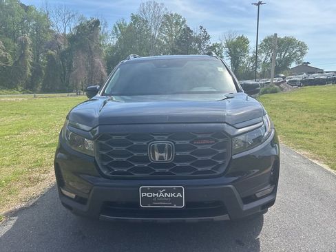 Used 2025 Honda Passport TrailSport image 2