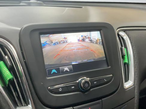 Used 2017 Chevrolet Malibu LT FWD image 16