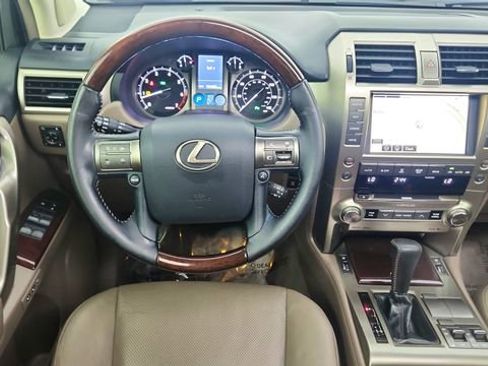 Used 2018 Lexus GX 460 Premium w/ Premium Package image 40