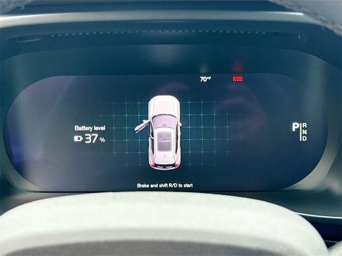 Used 2023 Volvo XC40 Recharge Plus image 13