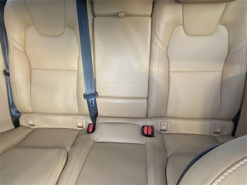 Used 2023 Volvo XC60 B5 Ultimate w/ Protection Package Premier image 9