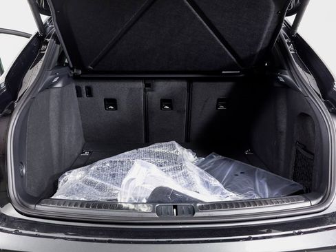 New 2026 Porsche Macan image 10