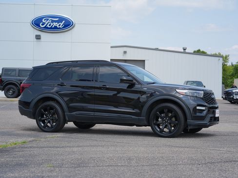 Used 2024 Ford Explorer ST-Line w/ Class IV Trailer Tow Package AWD/4WD image 2
