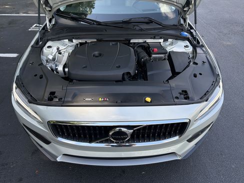 Used 2021 Volvo V90 T6 Cross Country AWD/4WD image 36