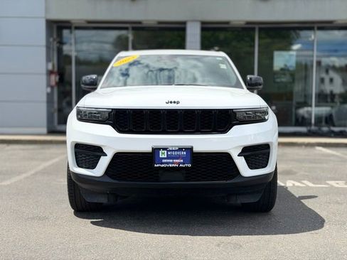 Used 2023 Jeep Grand Cherokee Altitude AWD/4WD image 11