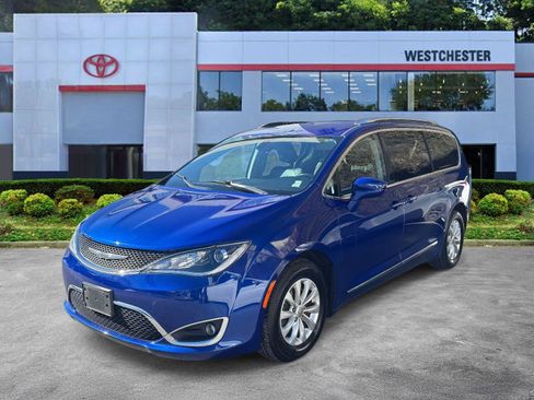 Used 2019 Chrysler Pacifica Touring-L FWD image 4