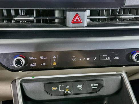 Used 2026 Kia Carnival FWD image 24