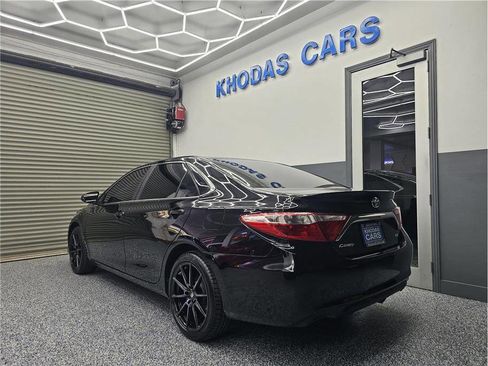 Used 2017 Toyota Camry XSE image 3
