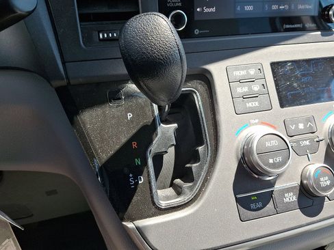 Used 2020 Toyota Sienna LE FWD image 14