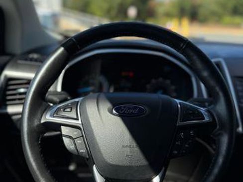 Used 2015 Ford Edge SEL image 17