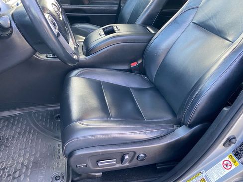 Used 2019 Toyota Highlander XLE AWD/4WD image 33
