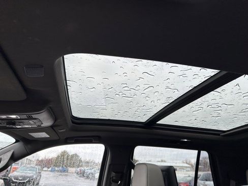 Used 2021 GMC Yukon SLT w/ SLT Premium Package image 15