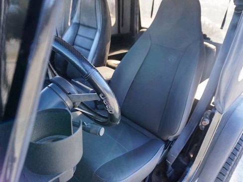 Used 1993 Jeep Wrangler S image 12