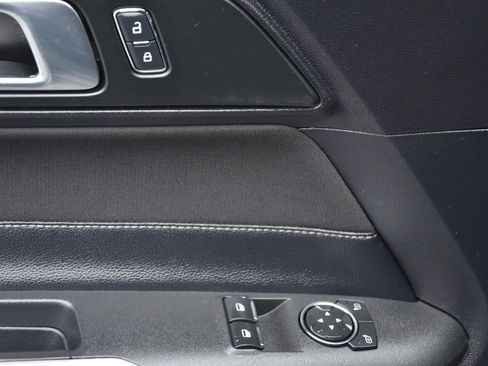 Used 2018 Ford Mustang Coupe image 32