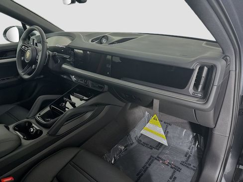 New 2026 Porsche Cayenne Coupe AWD/4WD image 30
