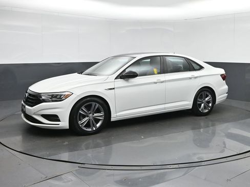 Used 2019 Volkswagen Jetta R-Line w/ R-Line Cold Weather Package FWD image 3