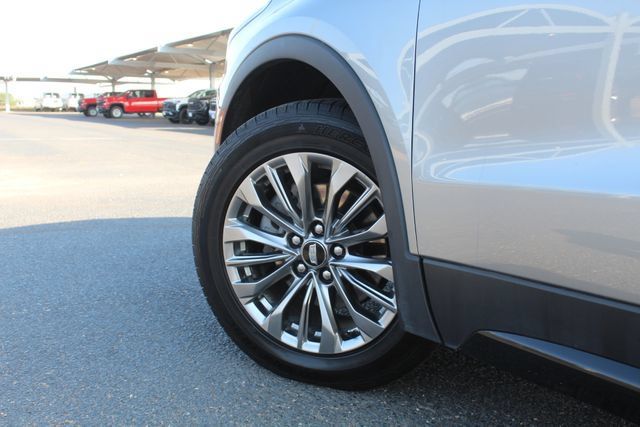 Used 2025 Cadillac XT4 Premium Luxury FWD image 12