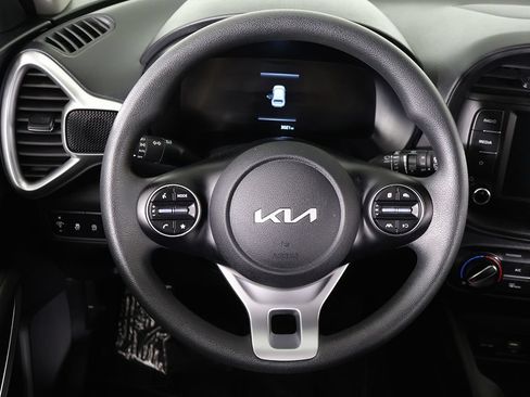 Used 2025 Kia Soul LX w/ LX Technology Package FWD image 35