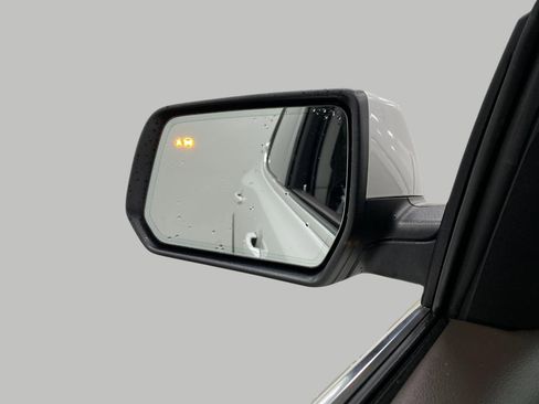 Used 2023 GMC Acadia SLT w/ Preferred Package image 20