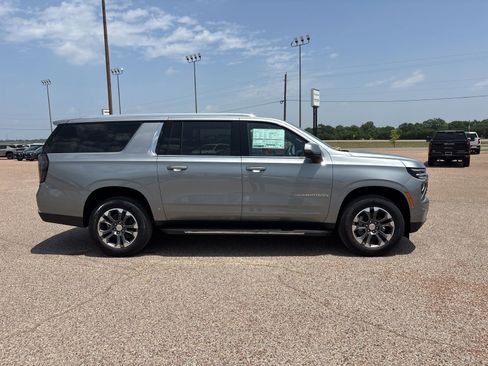 New 2026 Chevrolet Suburban LT RWD image 7
