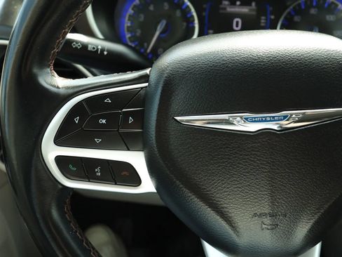 Used 2018 Chrysler Pacifica Touring-L FWD image 20